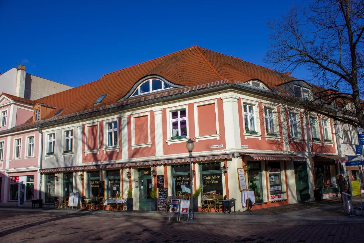 Cafe Alice & Pension Gmbh 波茨坦 外观 照片
