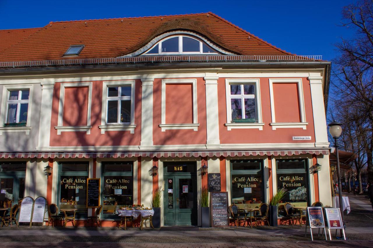 Cafe Alice & Pension Gmbh 波茨坦 外观 照片