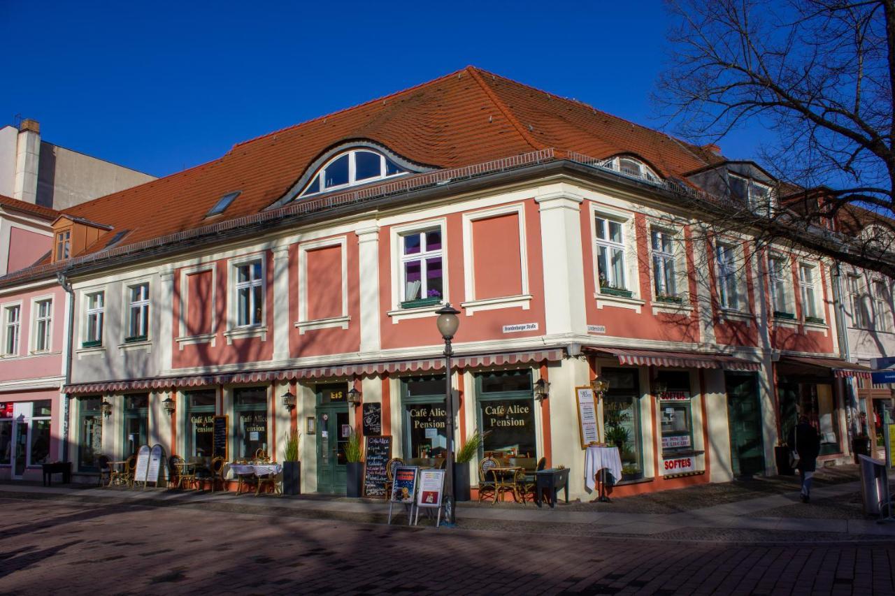 Cafe Alice & Pension Gmbh 波茨坦 外观 照片